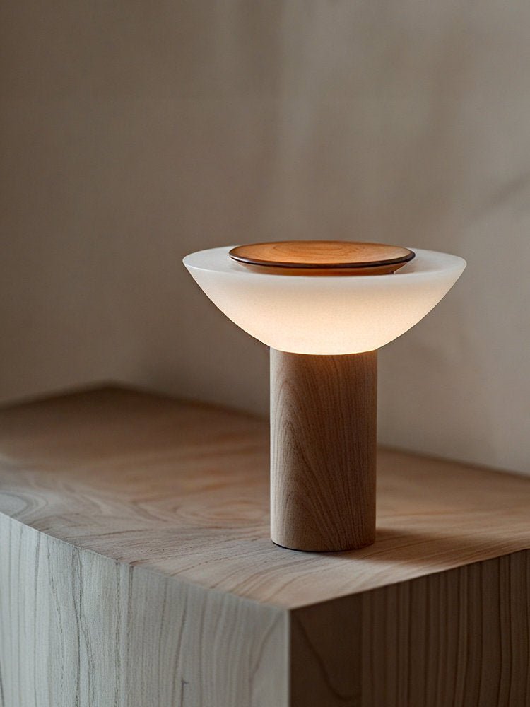 Rinenine lámpara de mesa de madera