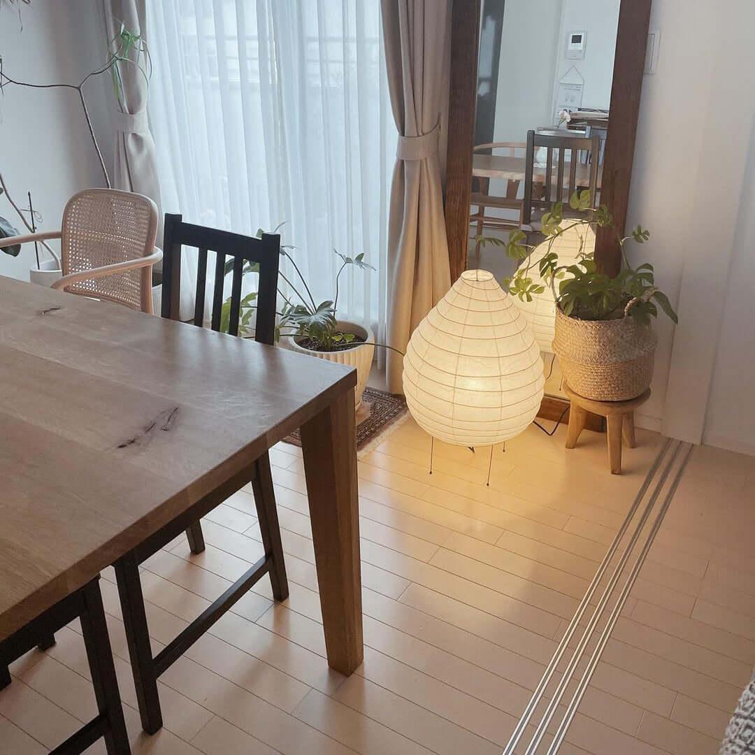 Marien lámpara de mesa de papel