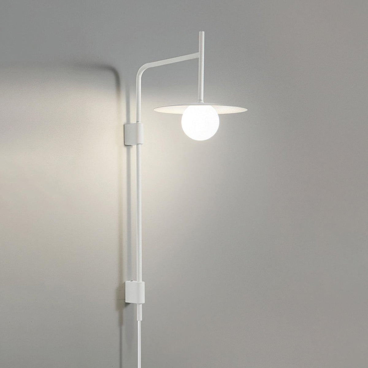Paxon aplique de pared Swing Arm con vidrio enchufable