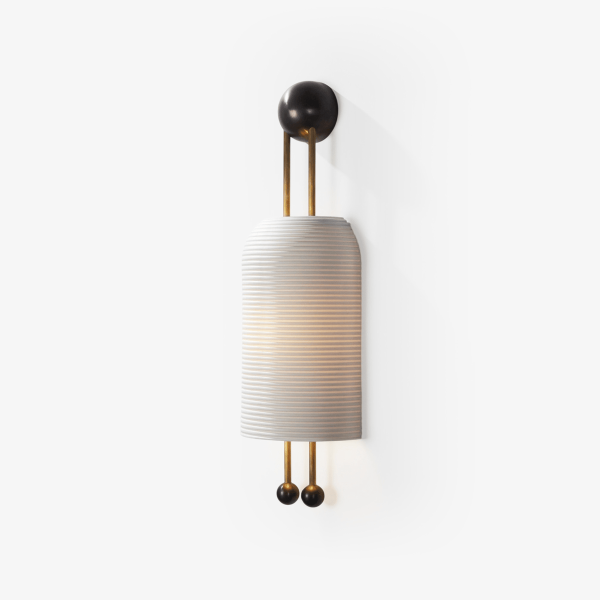 Bly aplique de pared con varillas doradas y pantalla de vidrio opalino