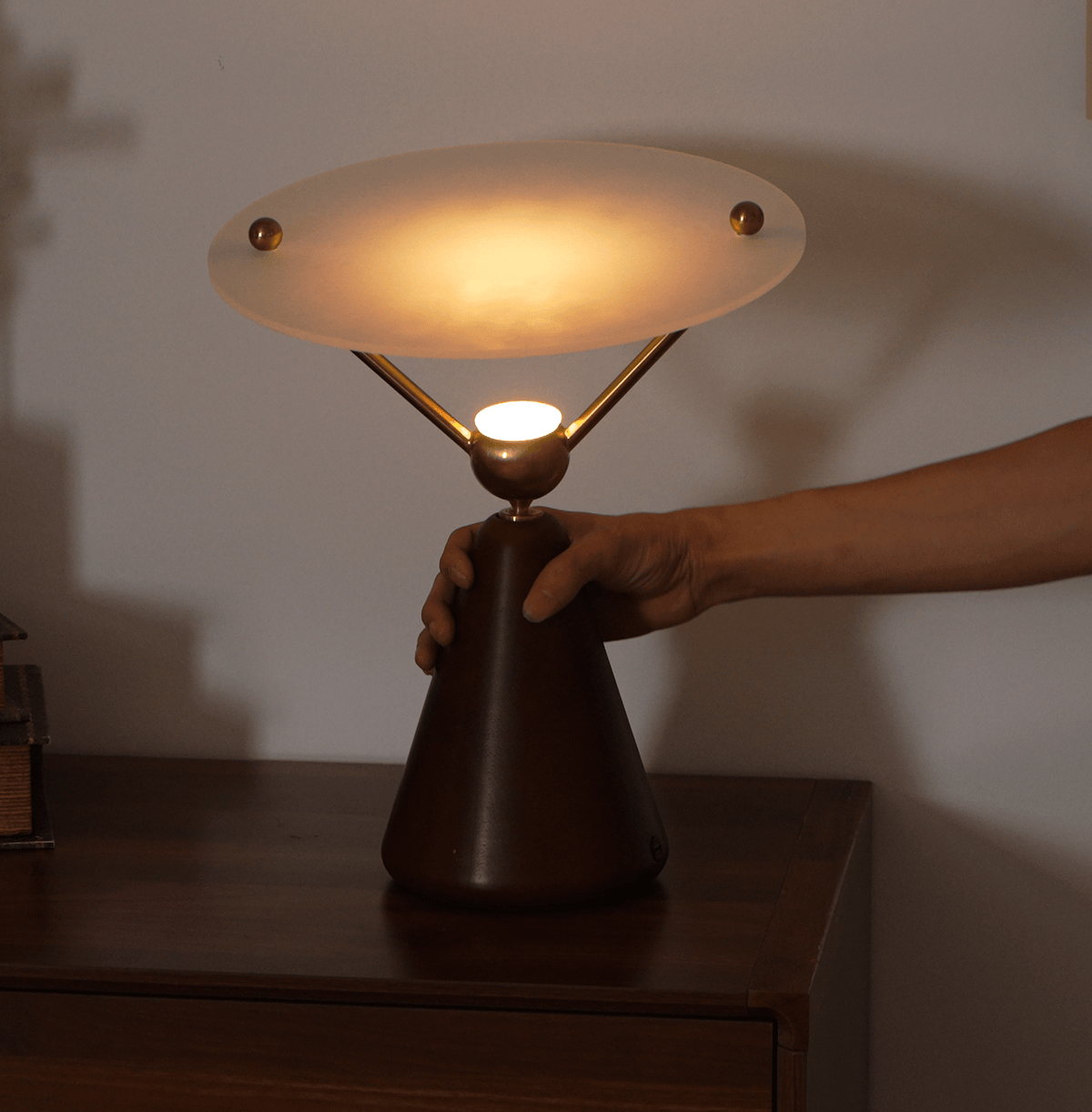 Balance lámpara de mesa moderna de madera