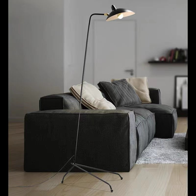 Mira Diseña Irregular Metal LED Lámpara de Pie Negra
