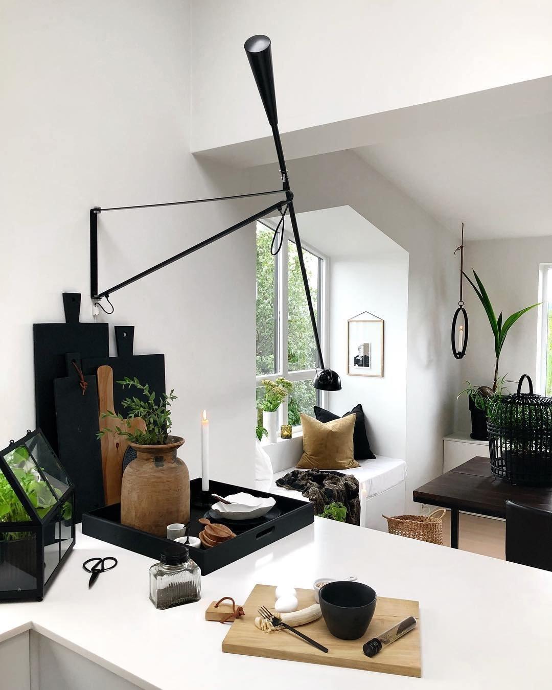 Vellaro aplique de pared con brazo oscilante largo