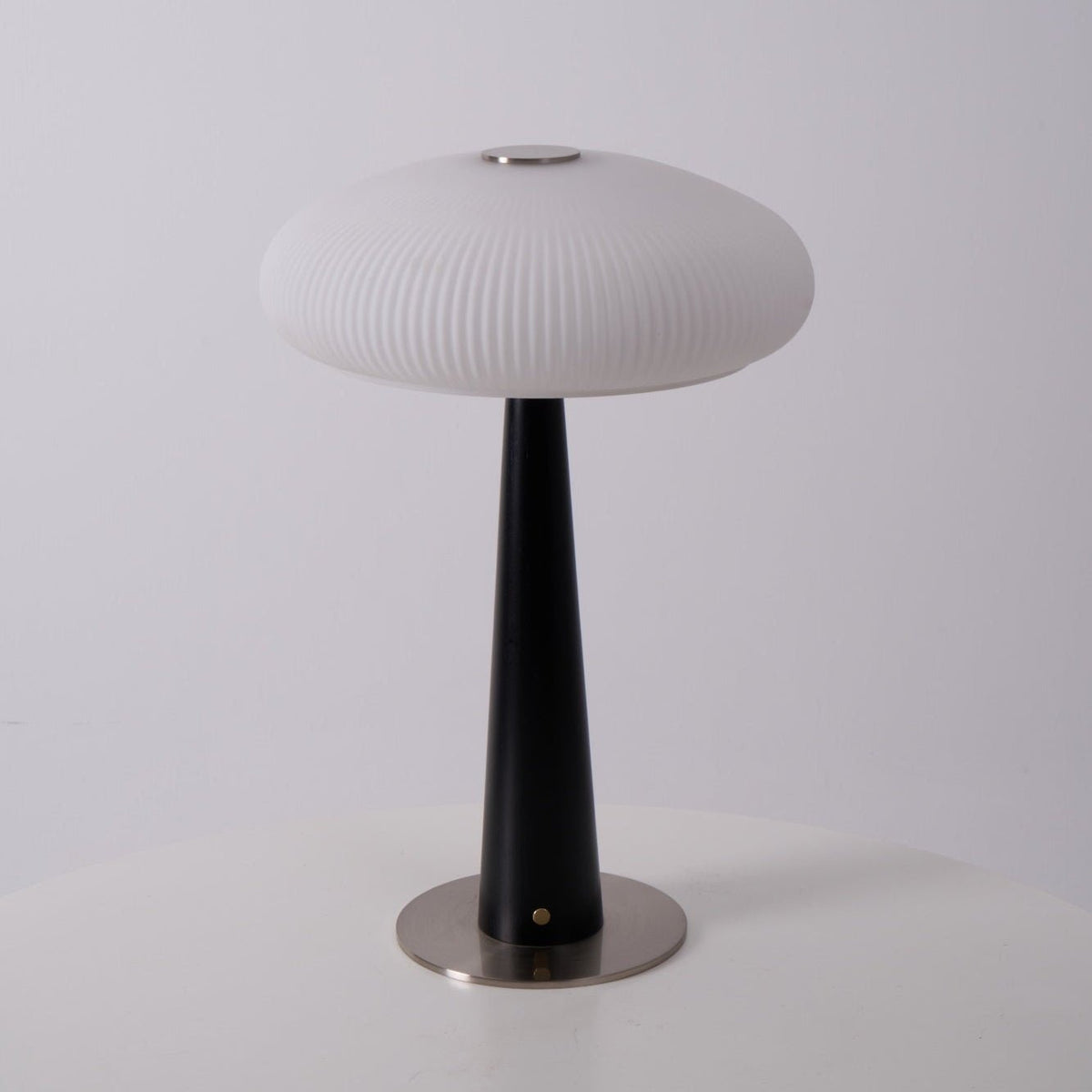 Lámpara de mesa minimalista de madera resplandor