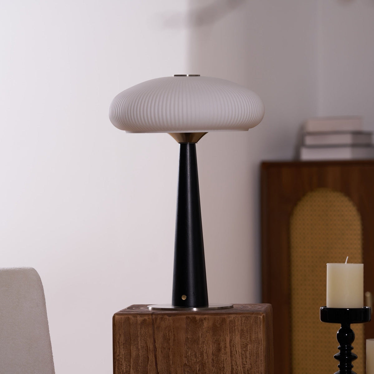 Lámpara de mesa minimalista de madera resplandor