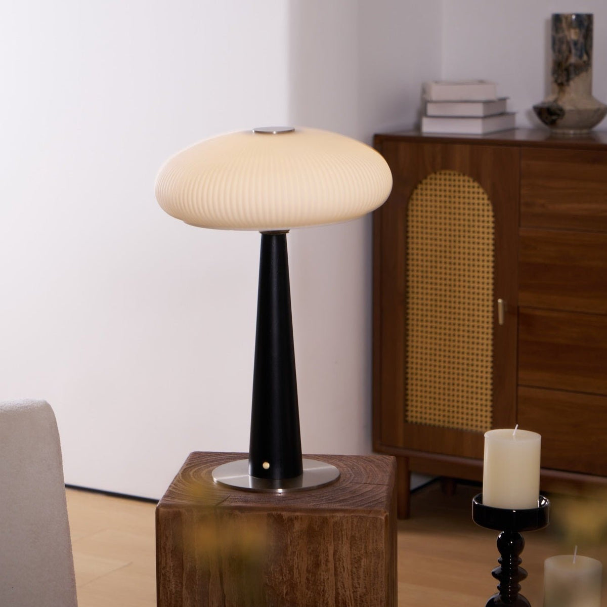 Lámpara de mesa minimalista de madera resplandor