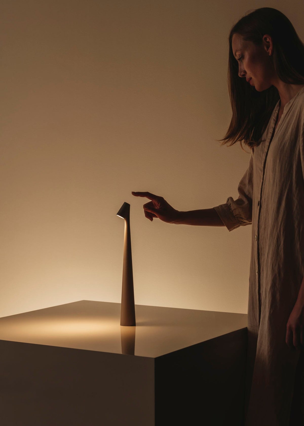 Nirerora lámpara de mesa de acrílico minimalista