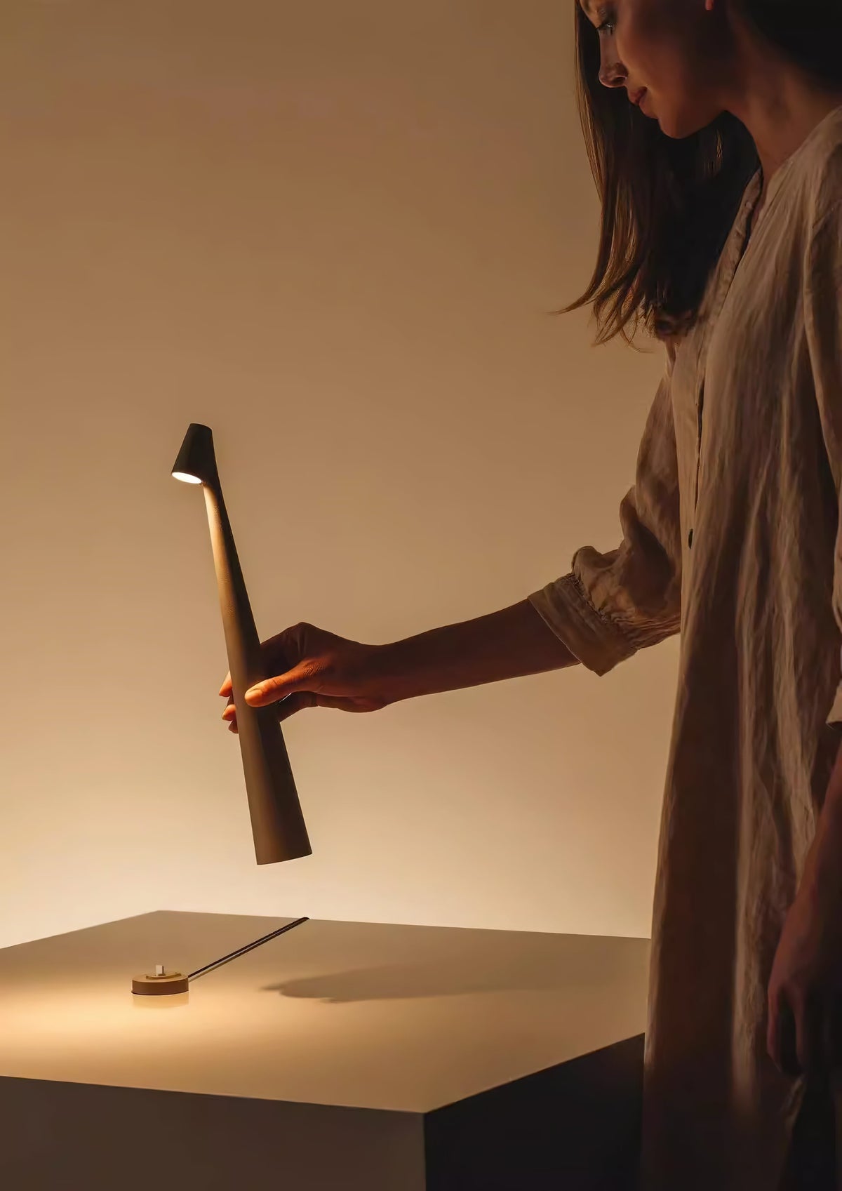 Nirerora lámpara de mesa de acrílico minimalista