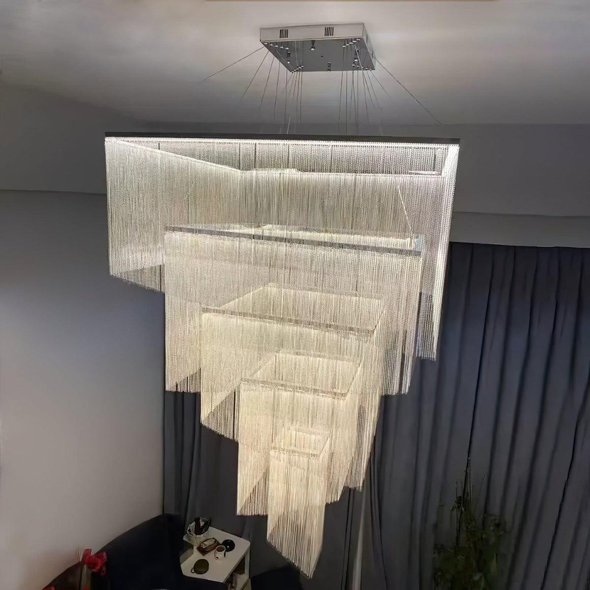 Caeluvyn lámpara de araña postmoderna con cadena y borlas de metal