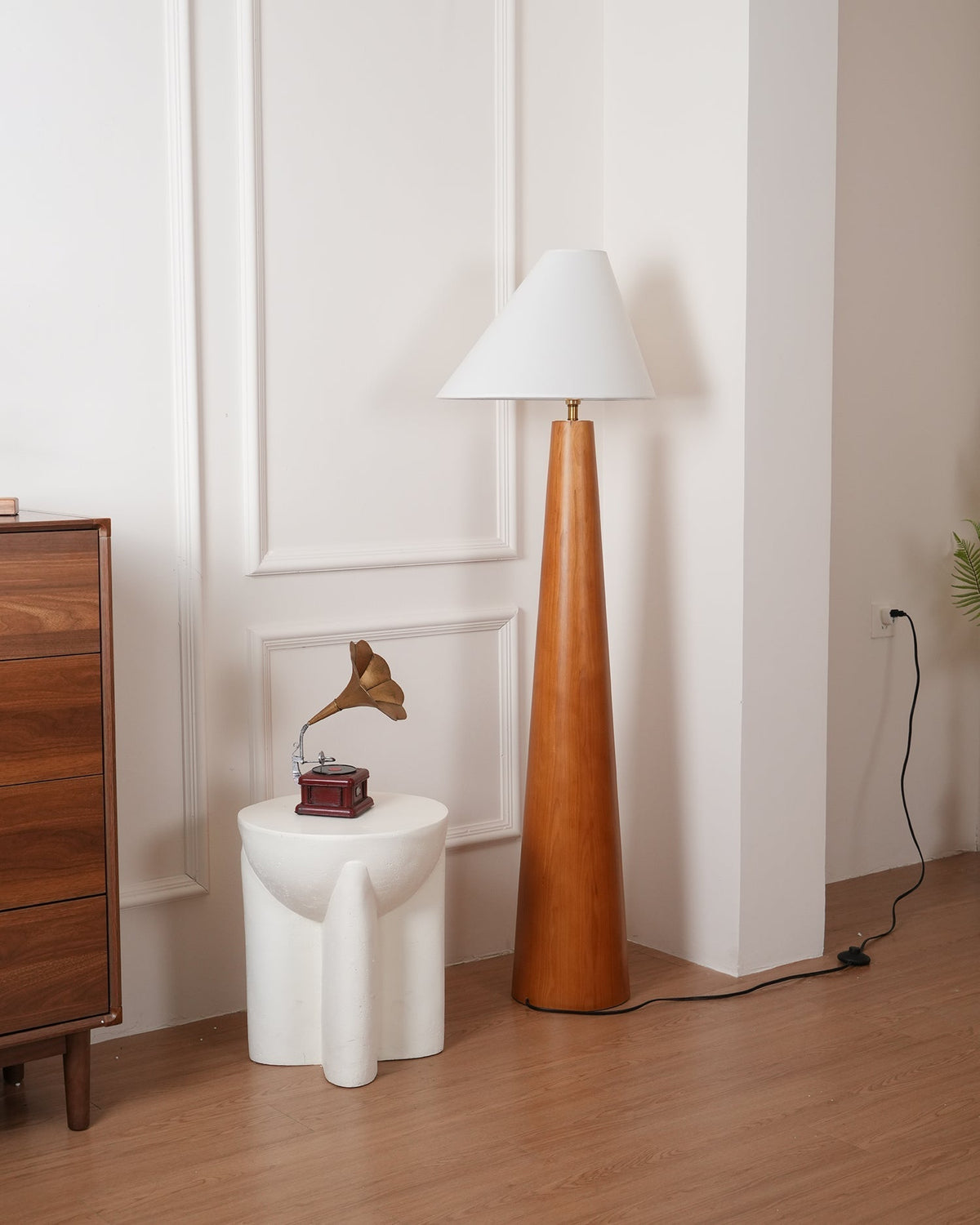 Pinnacle lámpara de pie minimalista de madera