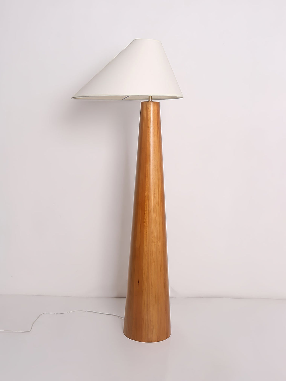 Pinnacle lámpara de pie minimalista de madera