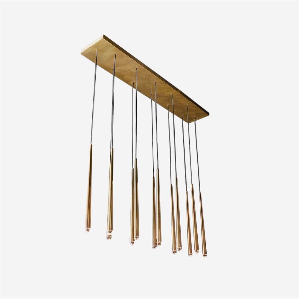Lámpara de araña minimalista con sombras de cristal y latón pulido