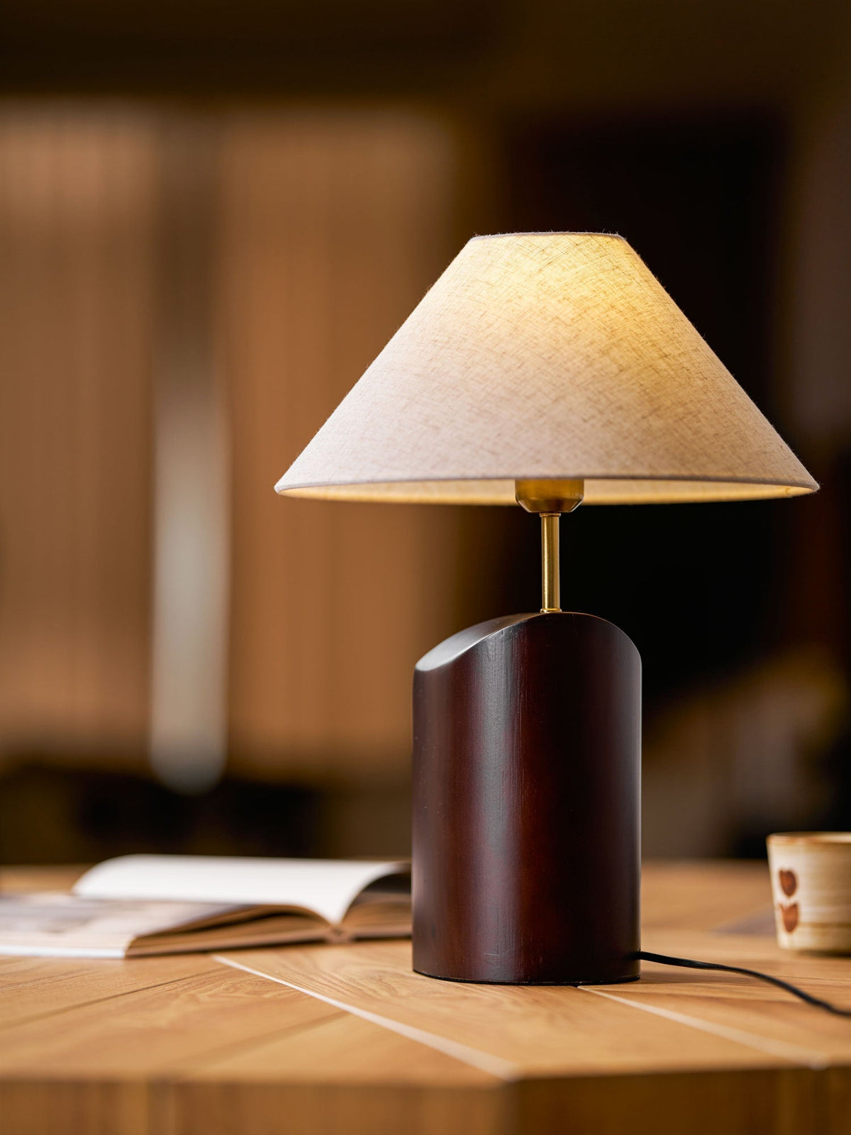 Halene lámpara de mesa de madera y tejido