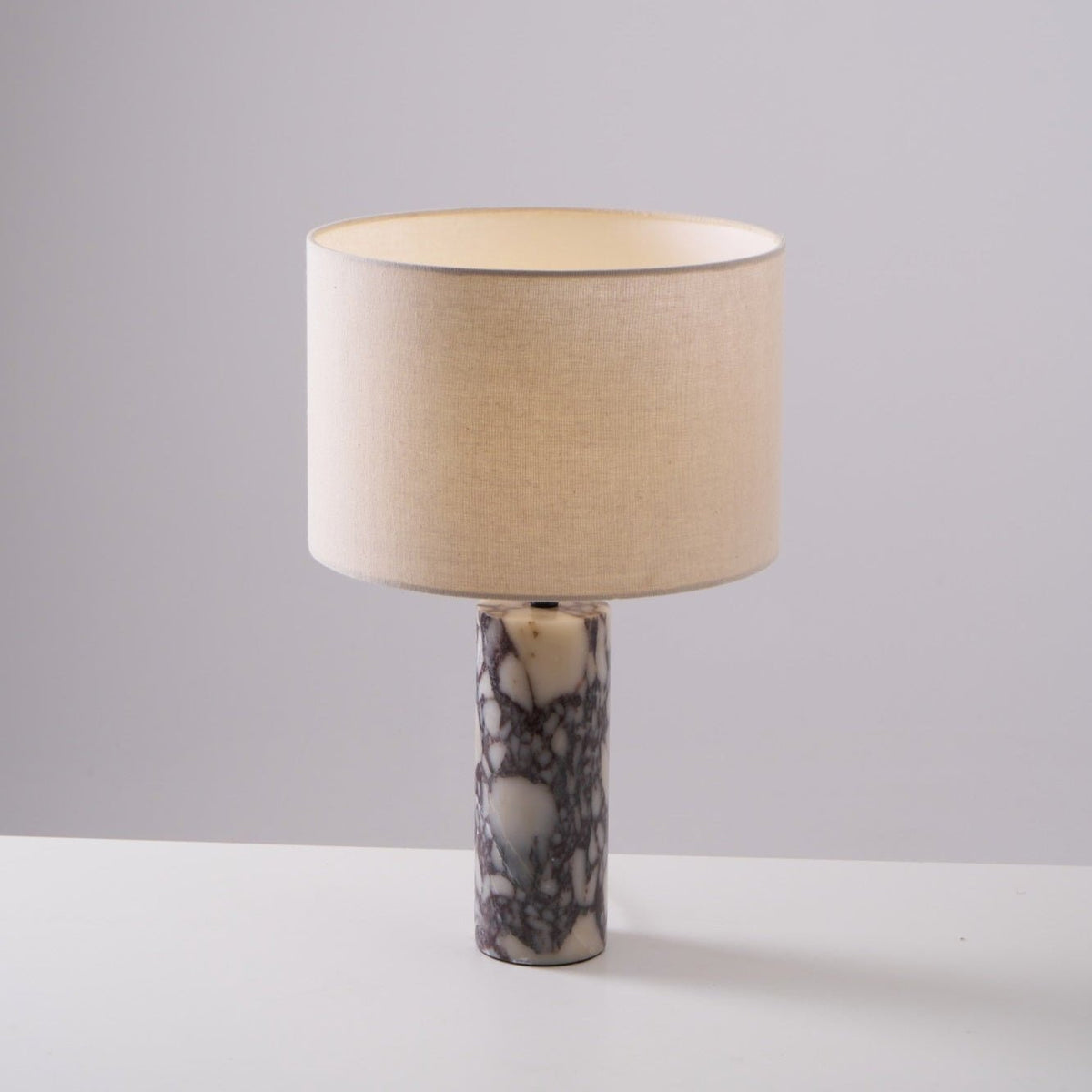 Vivo lámpara de mesa elegante de mármol