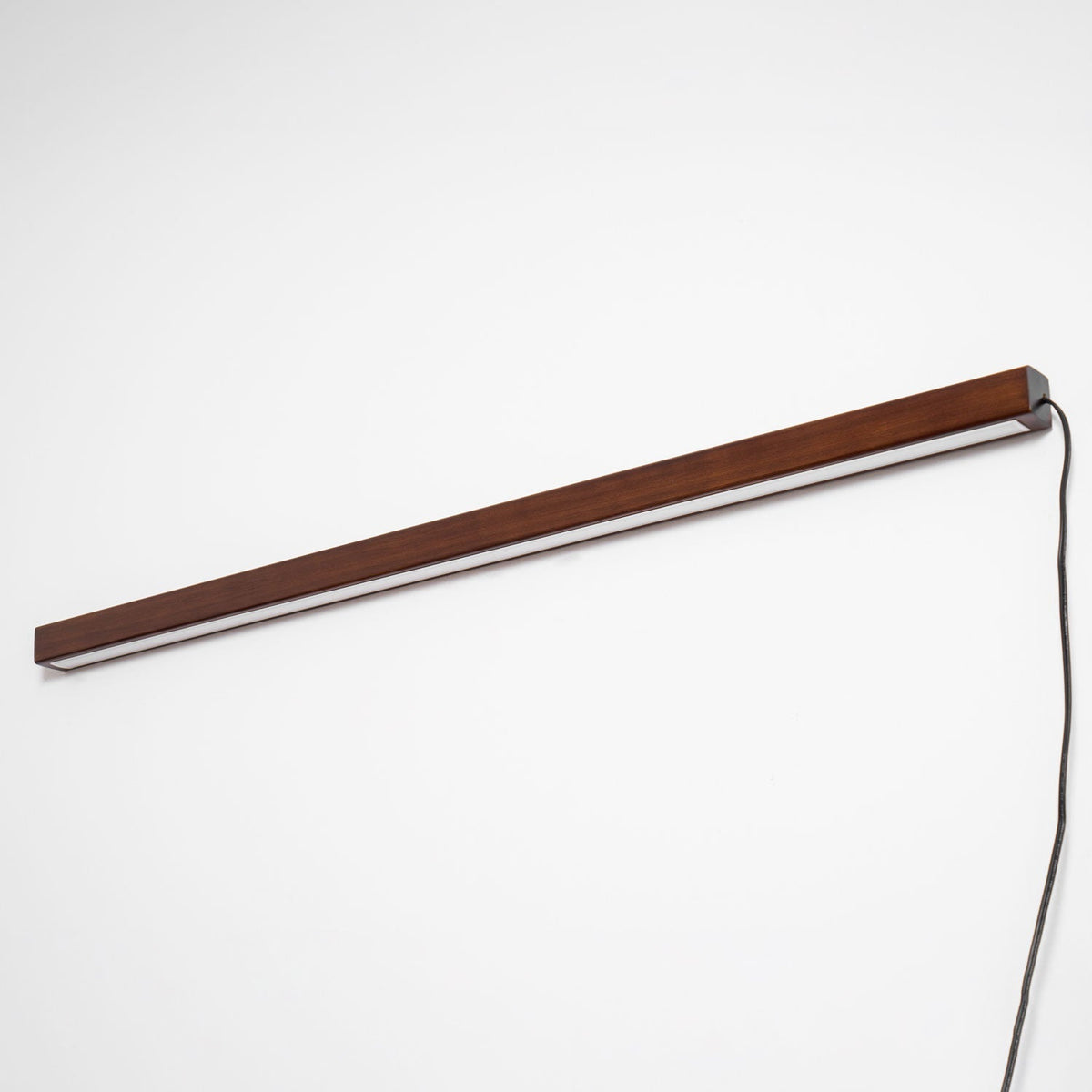 Bryf aplique de pared lineal de madera con enchufe enchufable