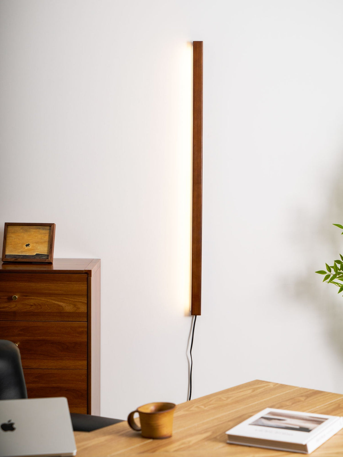 Bryf aplique de pared lineal de madera con enchufe enchufable