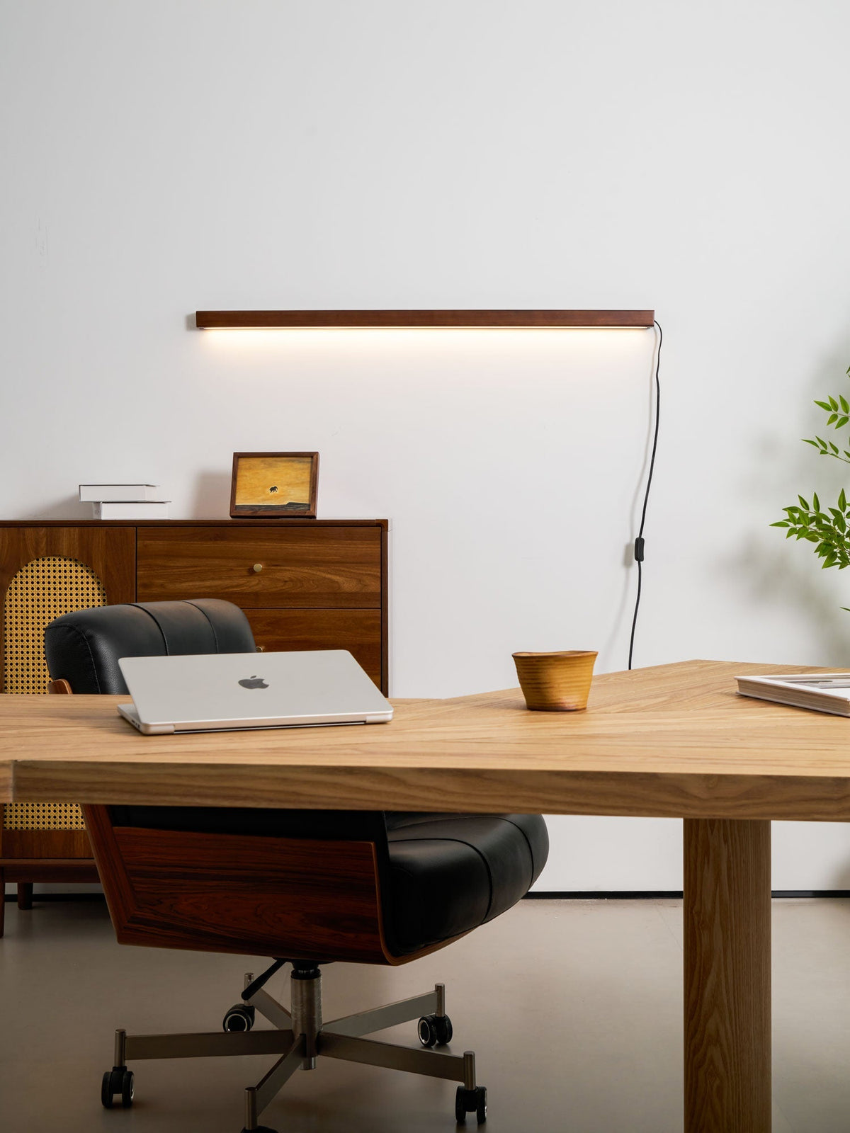 Bryf aplique de pared lineal de madera con enchufe enchufable