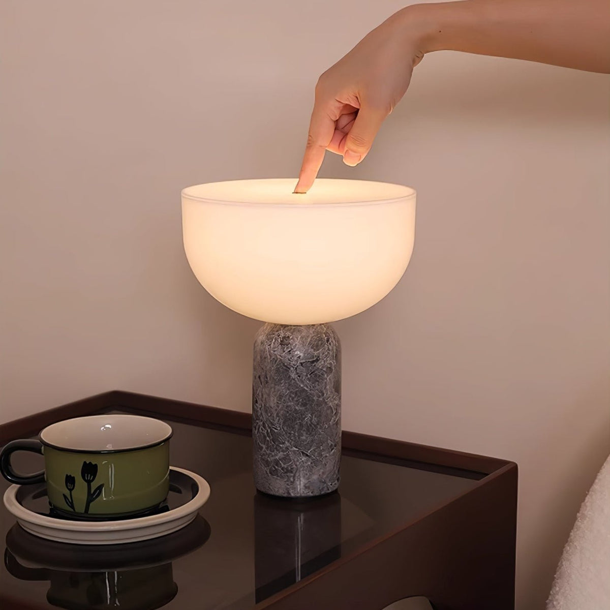 Vicky lámpara de mesa minimalista de mármol