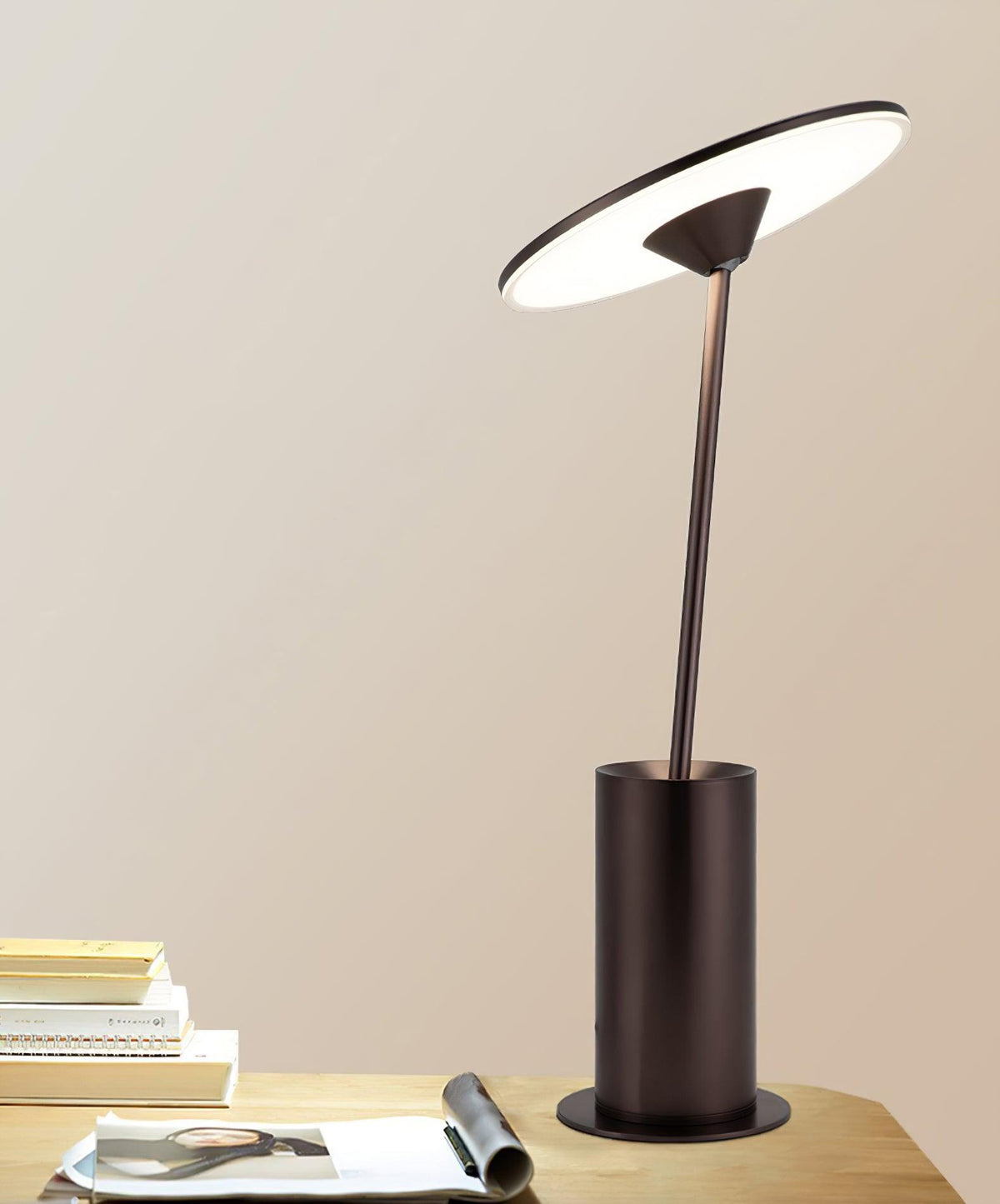 Feralielle lámpara de mesa minimalista de acero