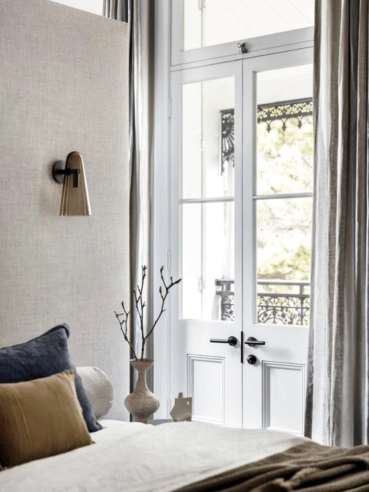 Velivira aplique de pared con pantalla cónica de vidrio