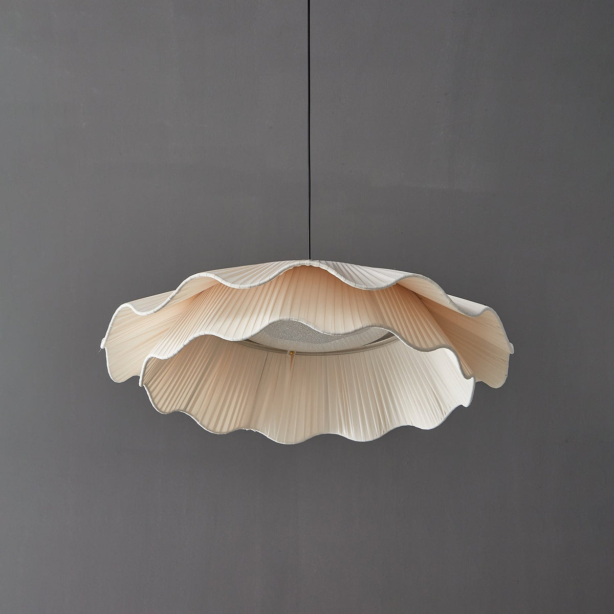 Ellorel lámpara colgante elegancia onda de latón con pantalla de tejido