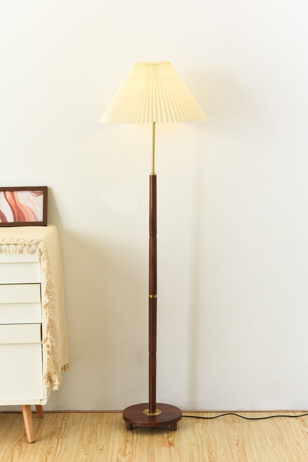 Haven lámpara de pie de madera y tejido vintage