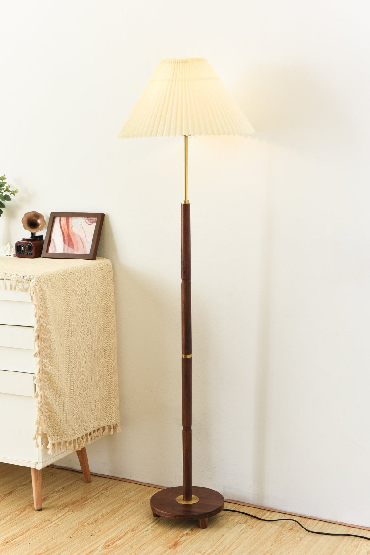 Haven lámpara de pie de madera y tejido vintage