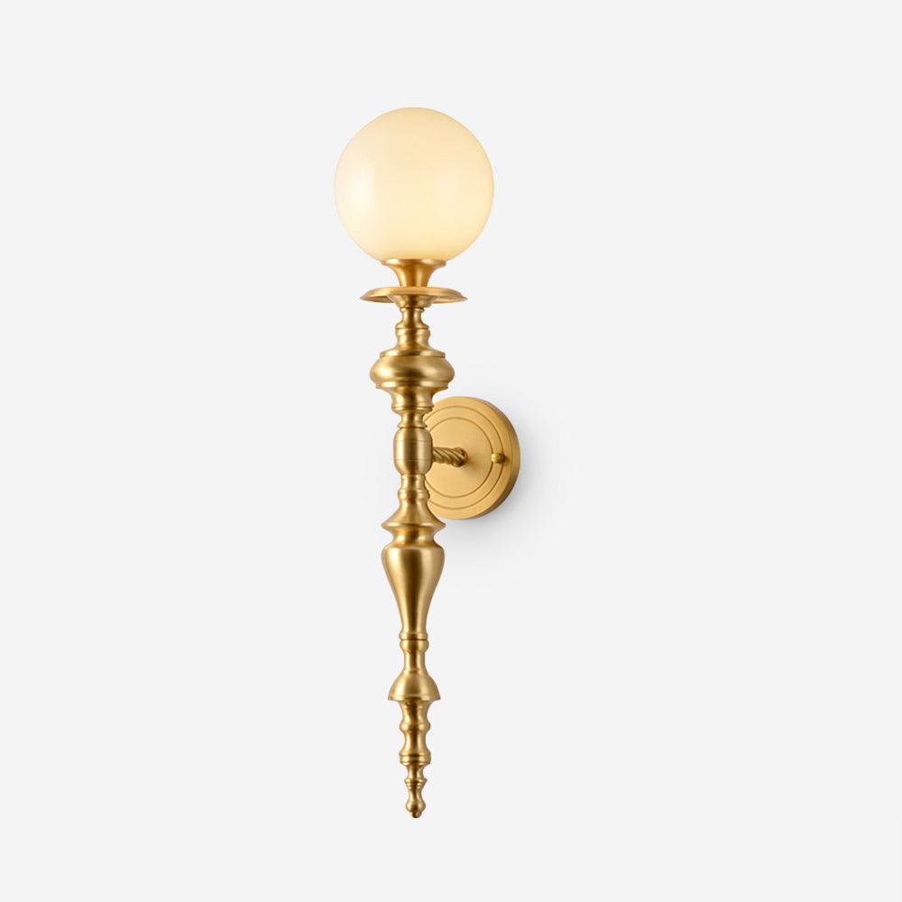 Aplique de pared con cuerpo esculpido en latón y pantalla esférica clásica y elegante esfera