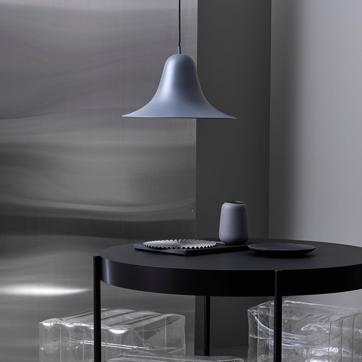 Nevin lámpara colgante minimalista con pantalla en forma de campana