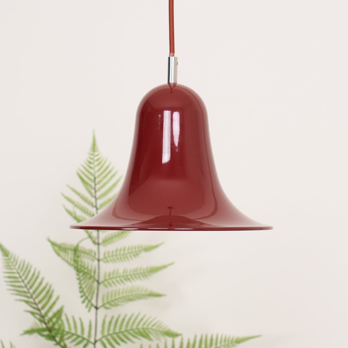 Nevin lámpara colgante minimalista con pantalla en forma de campana
