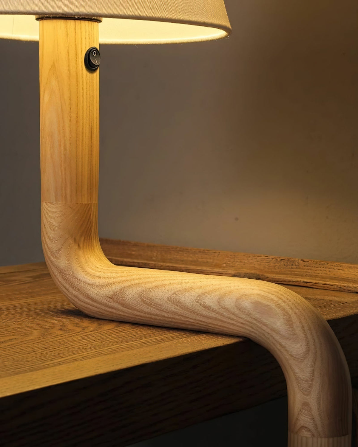 Syleielle lámpara de mesa de madera curva