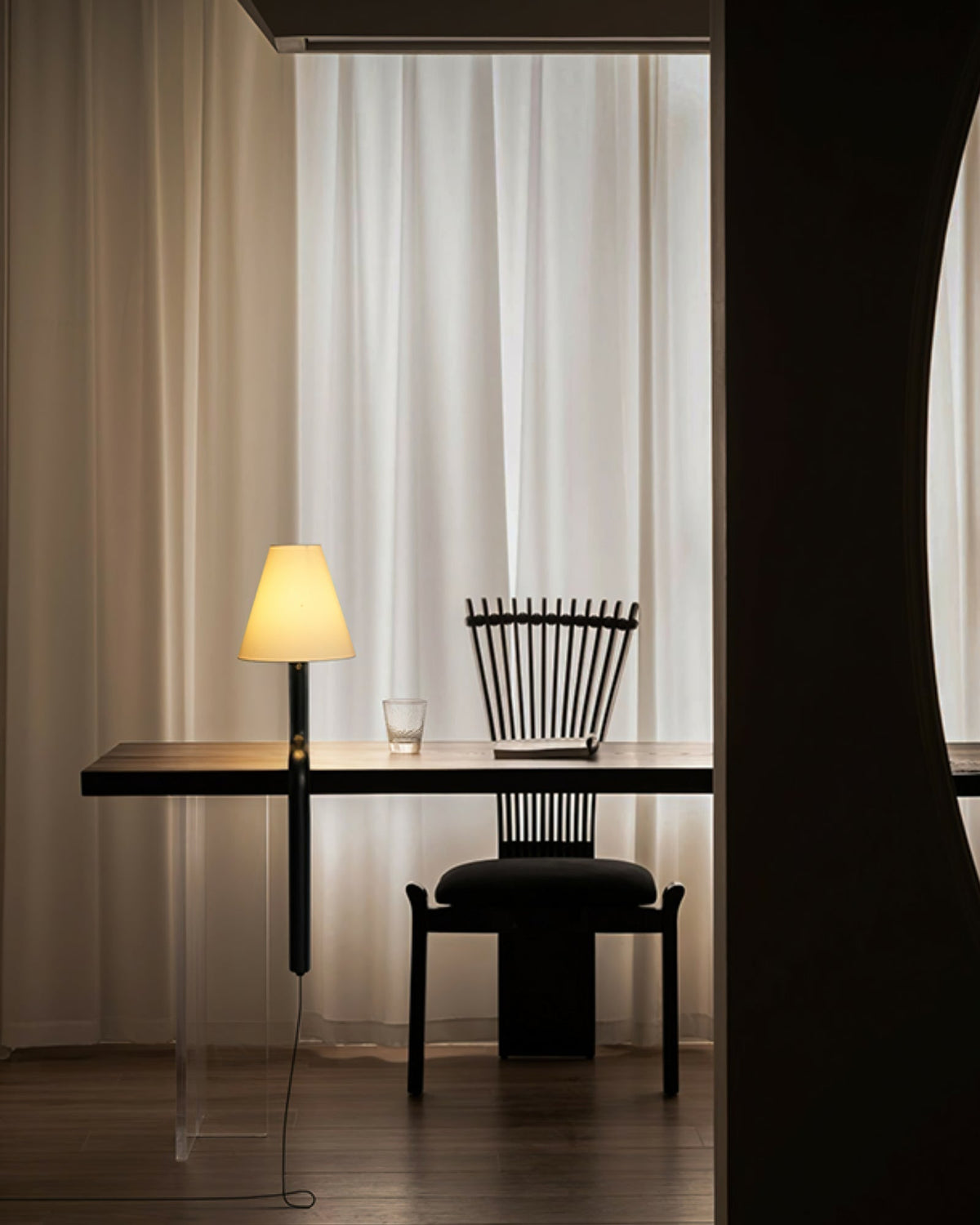 Syleielle lámpara de mesa de madera curva
