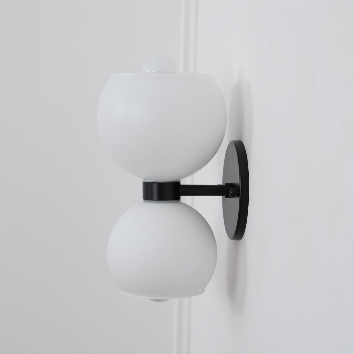 Umarion aplique de pared redondo con vidrio perla