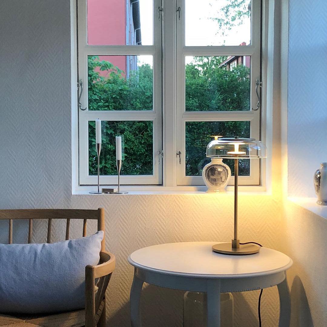 Rinelette lámpara de mesa con pantalla de vidrio transparente y base de madera