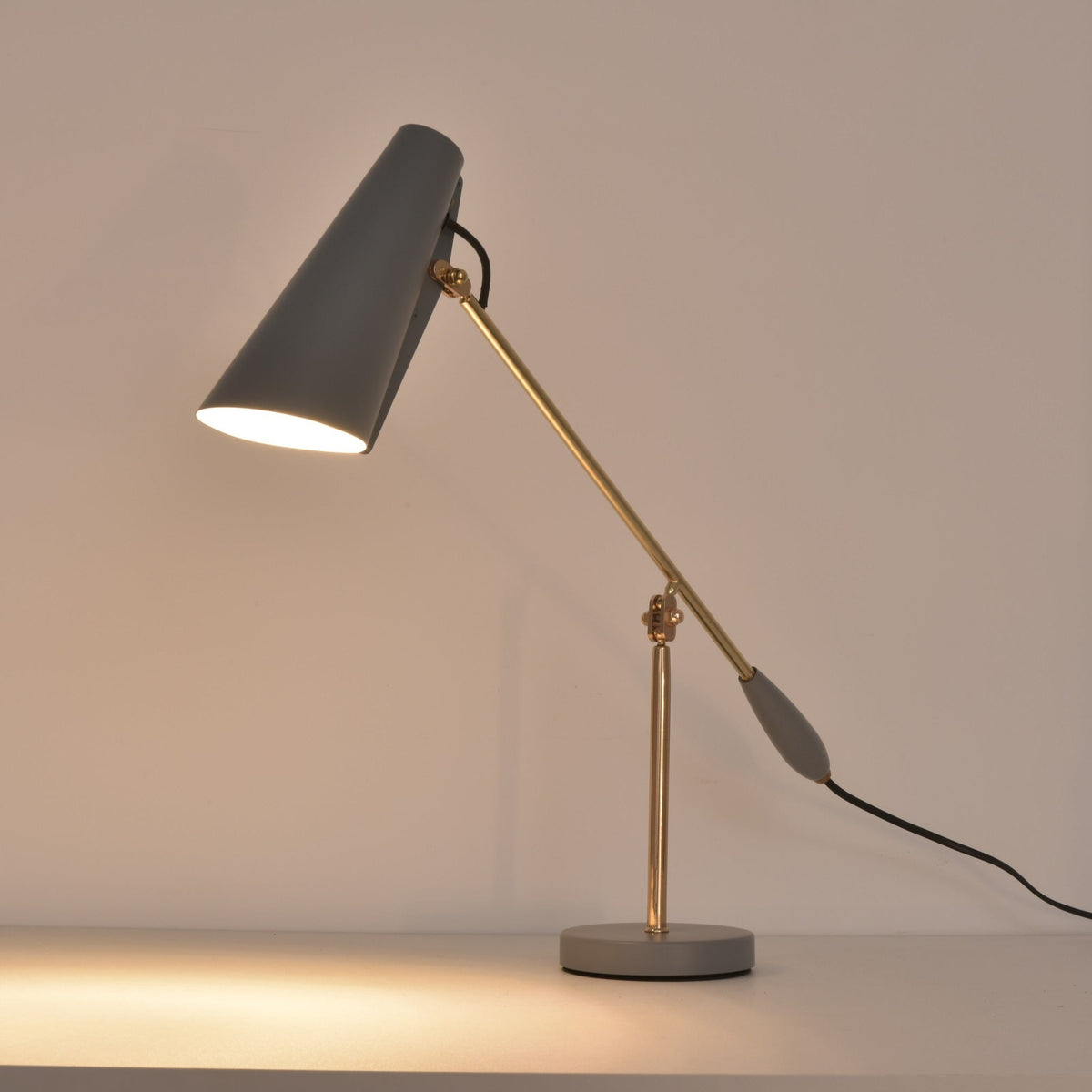 Orbix lámpara de mesa de acero estilo mid-century