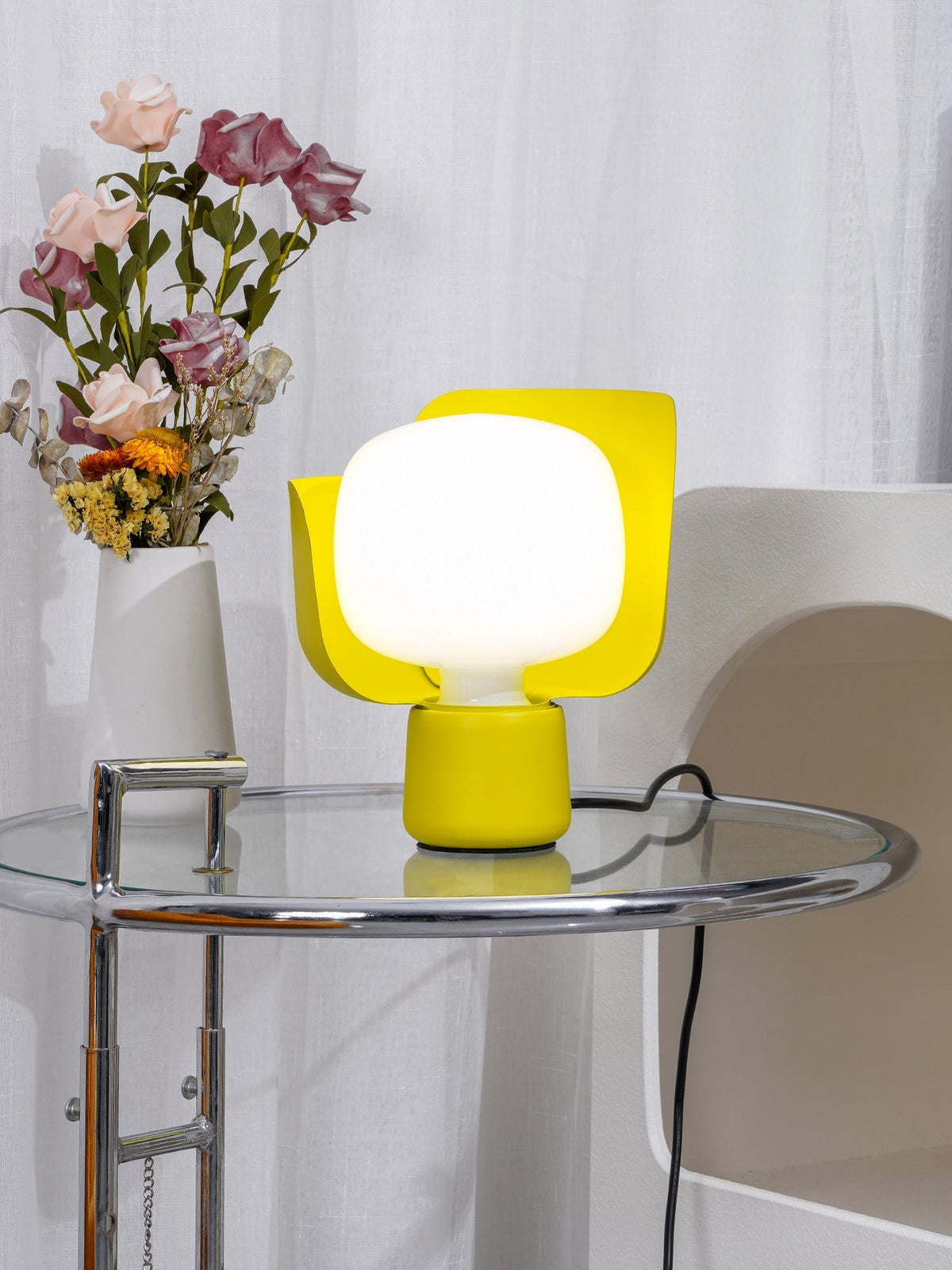 Zuri lámpara de mesa minimalista de plástico