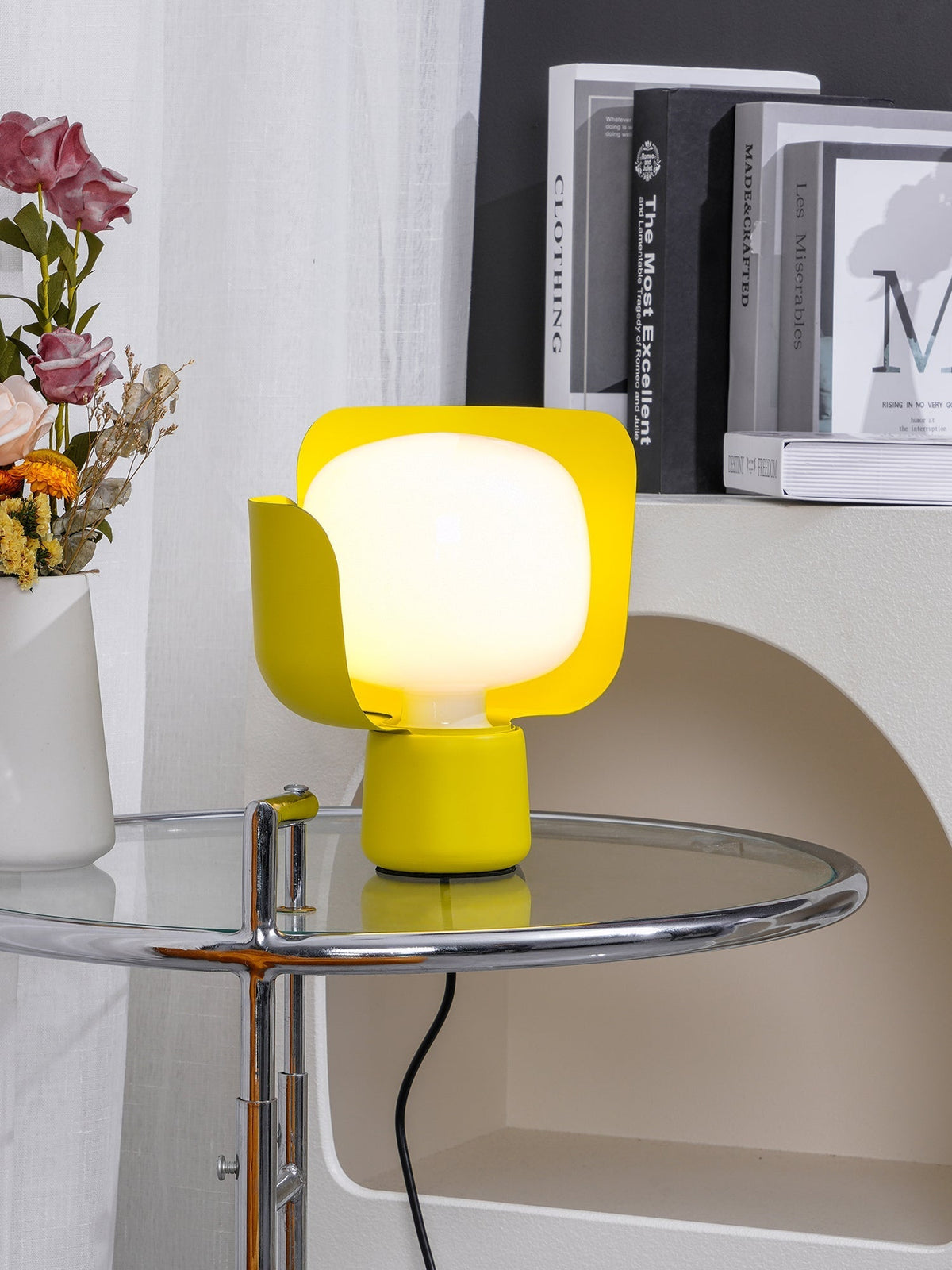 Zuri lámpara de mesa minimalista de plástico
