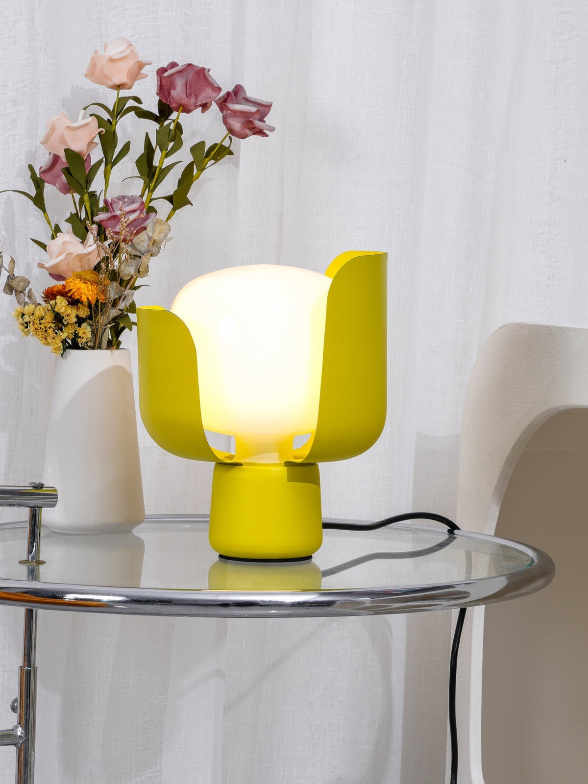 Zuri lámpara de mesa minimalista de plástico