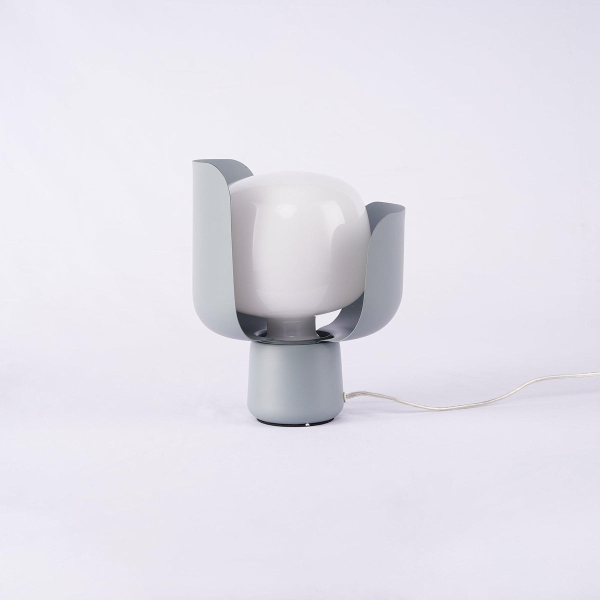 Zuri lámpara de mesa minimalista de plástico
