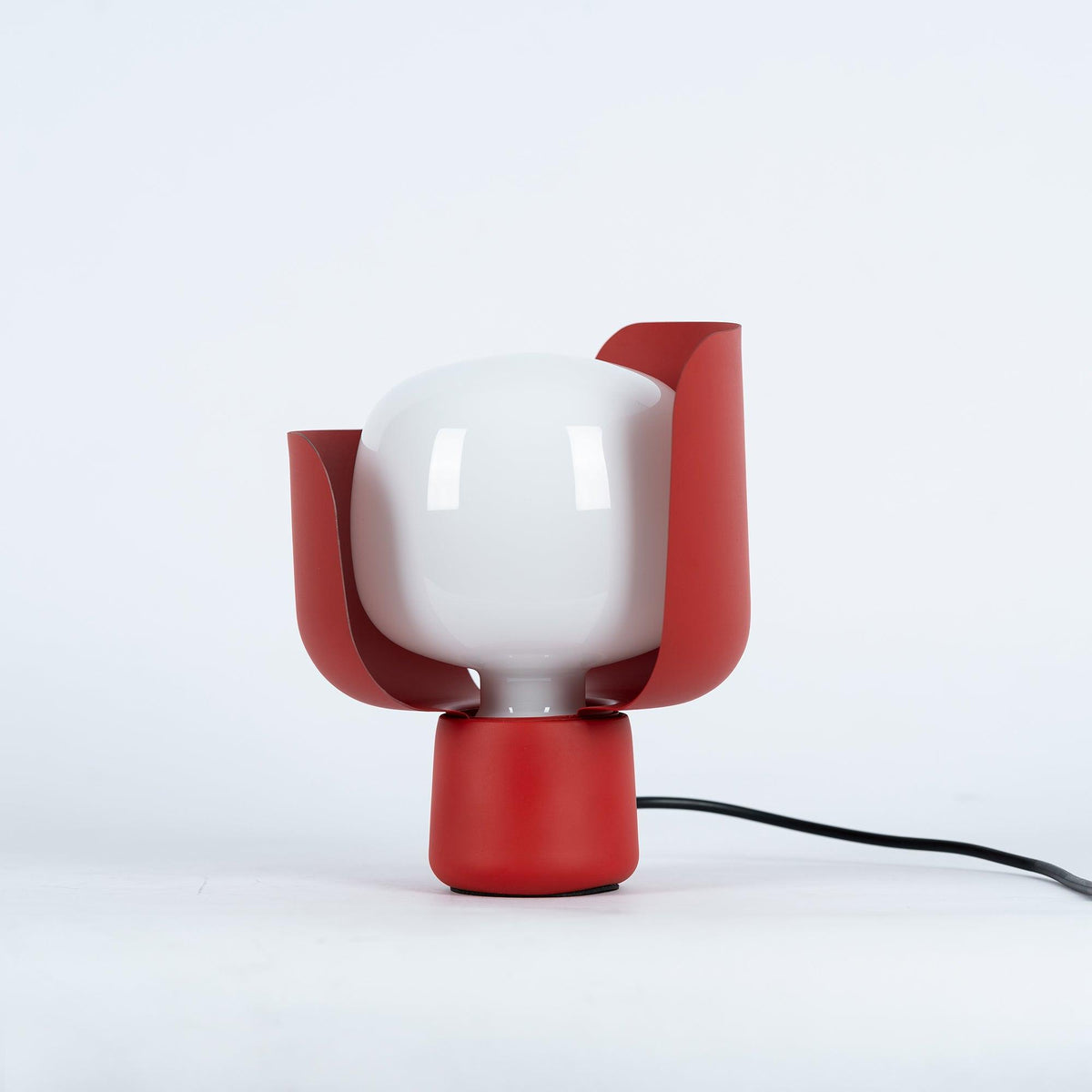 Zuri lámpara de mesa minimalista de plástico