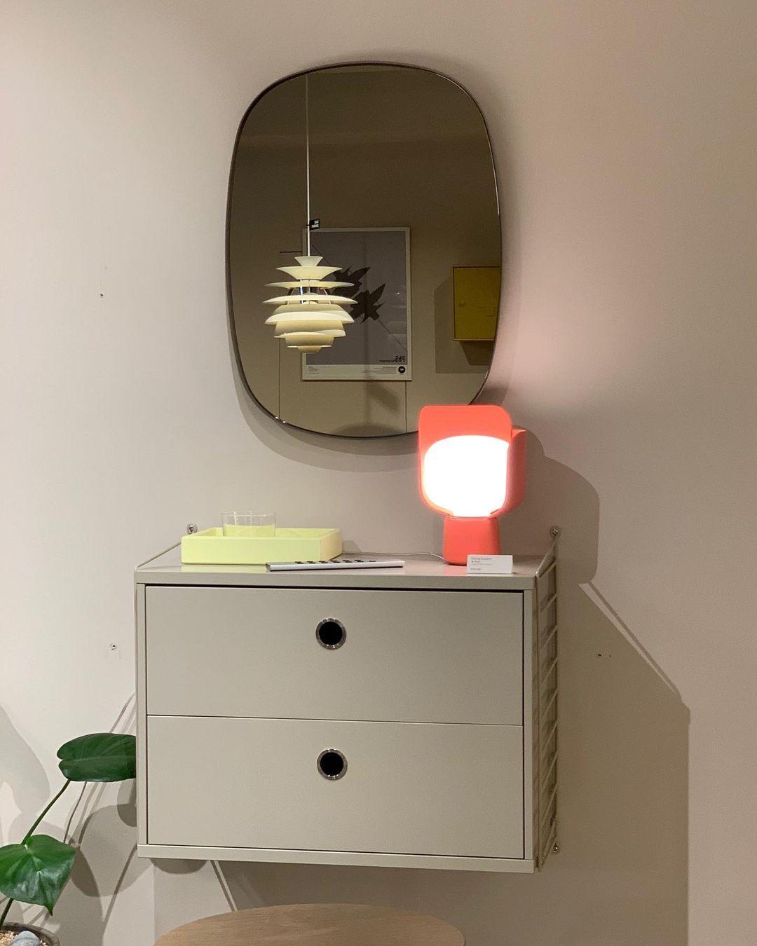 Zuri lámpara de mesa minimalista de plástico