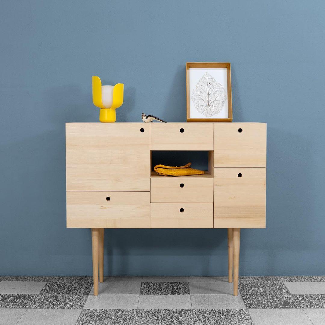 Zuri lámpara de mesa minimalista de plástico