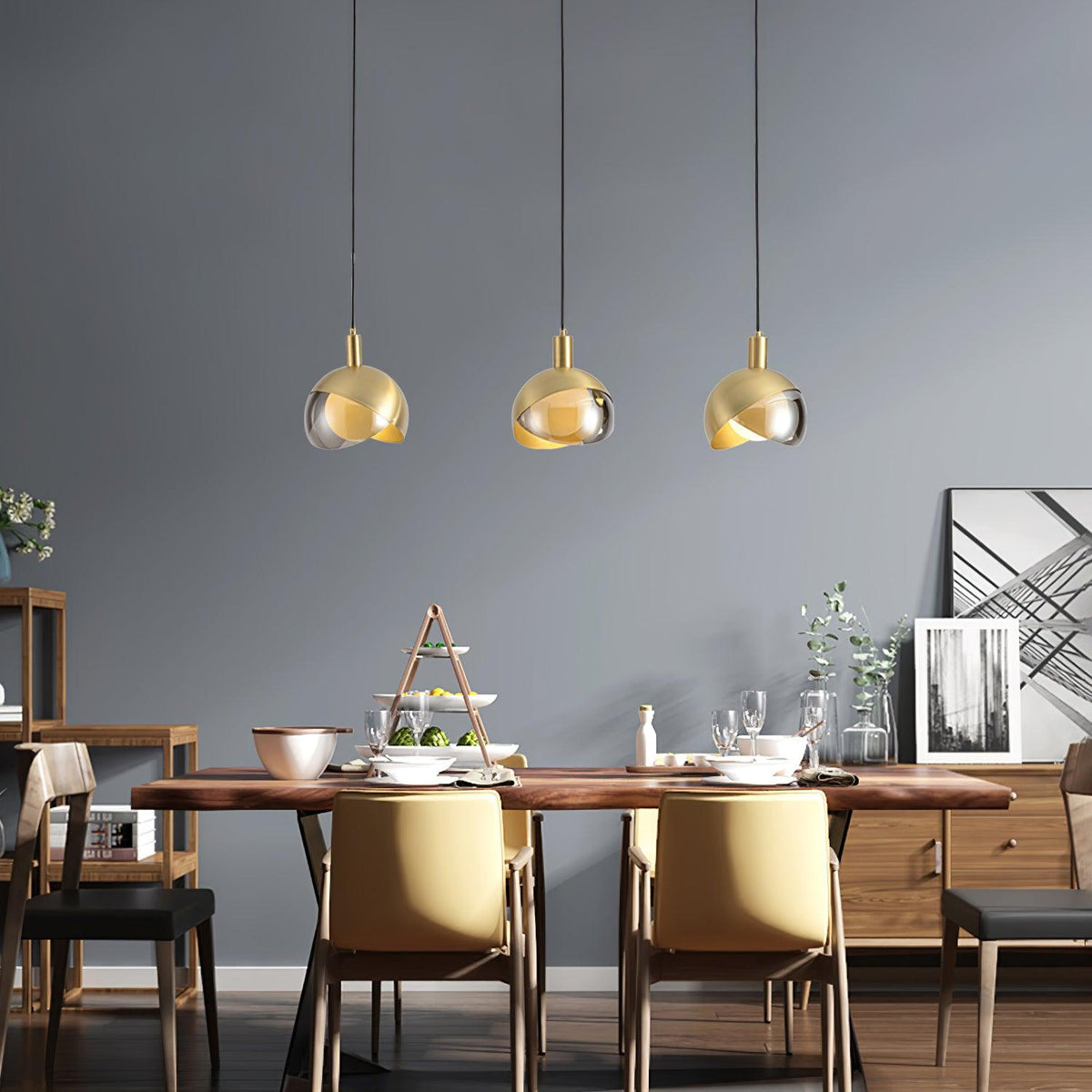 Noveny lámpara colgante de latón con vidrio en forma de media esfera, estilo mid-century