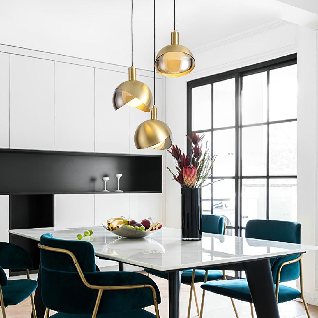 Noveny lámpara colgante de latón con vidrio en forma de media esfera, estilo mid-century