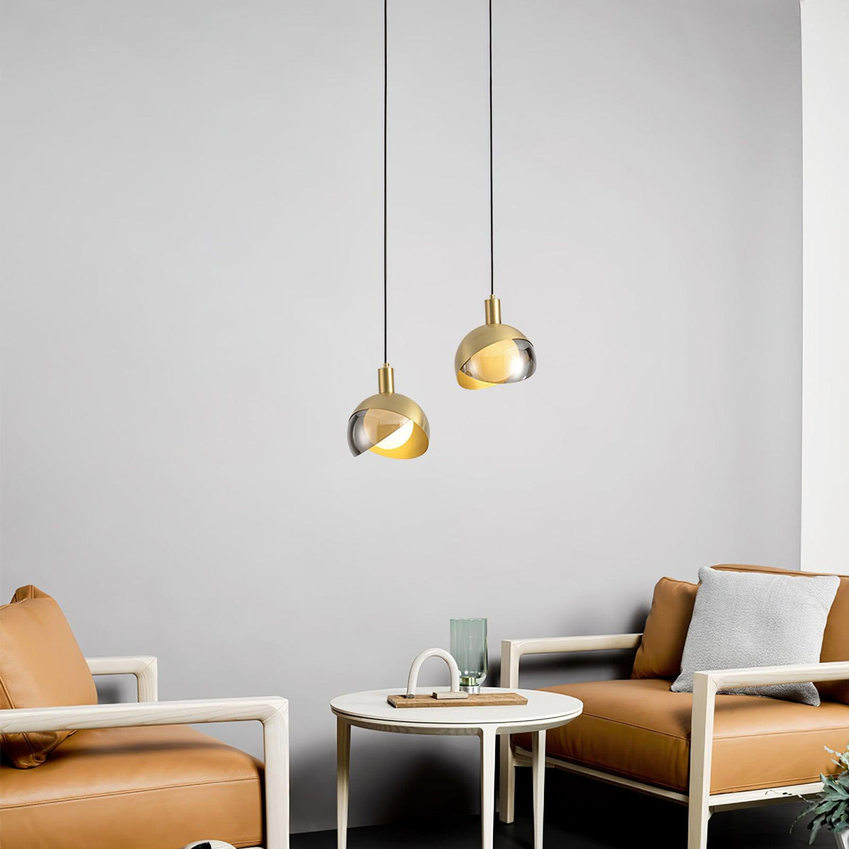 Noveny lámpara colgante de latón con vidrio en forma de media esfera, estilo mid-century