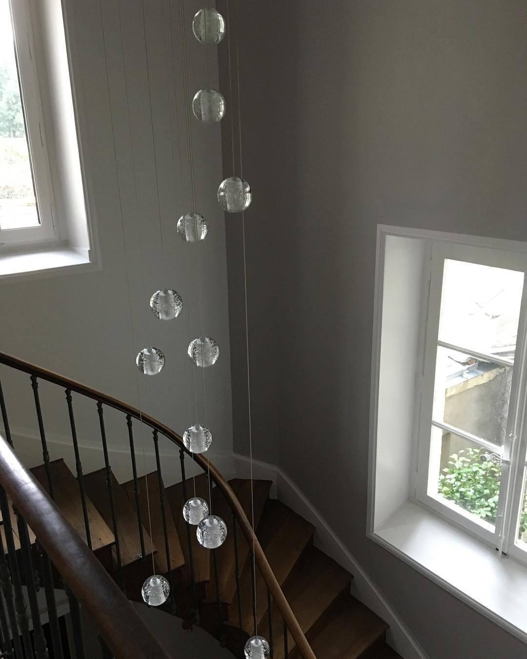 Lámpara colgante de cristal con esferas en cascada