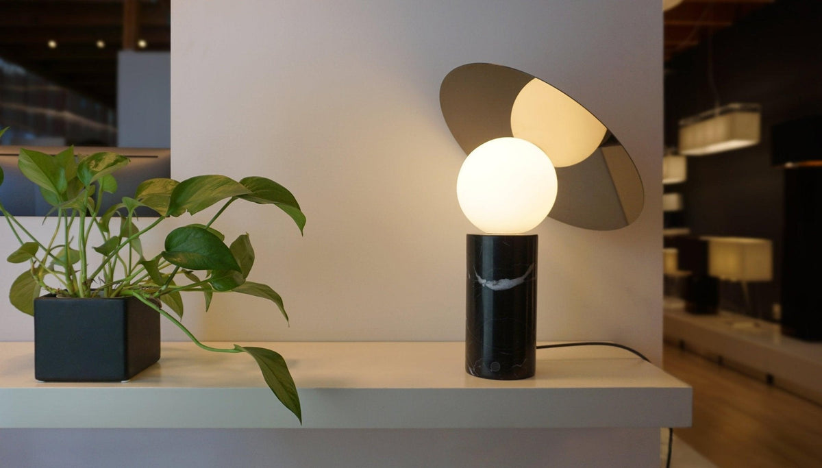 Dila lámpara de mesa minimalista de mármol