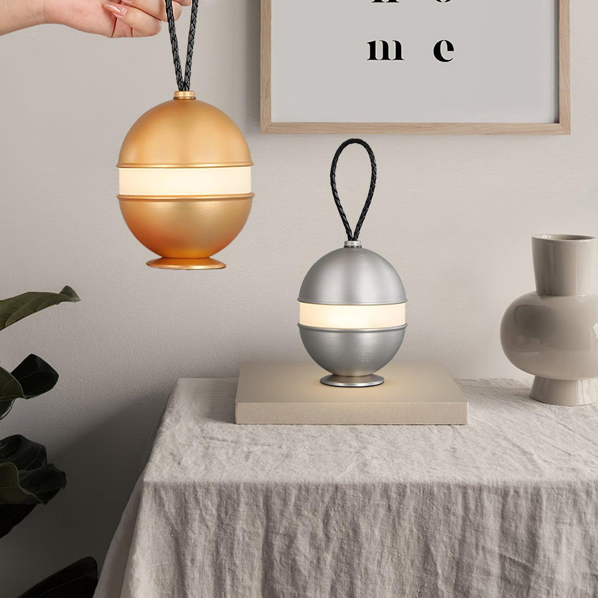 Orbitem lámpara de mesa dorada en aluminio
