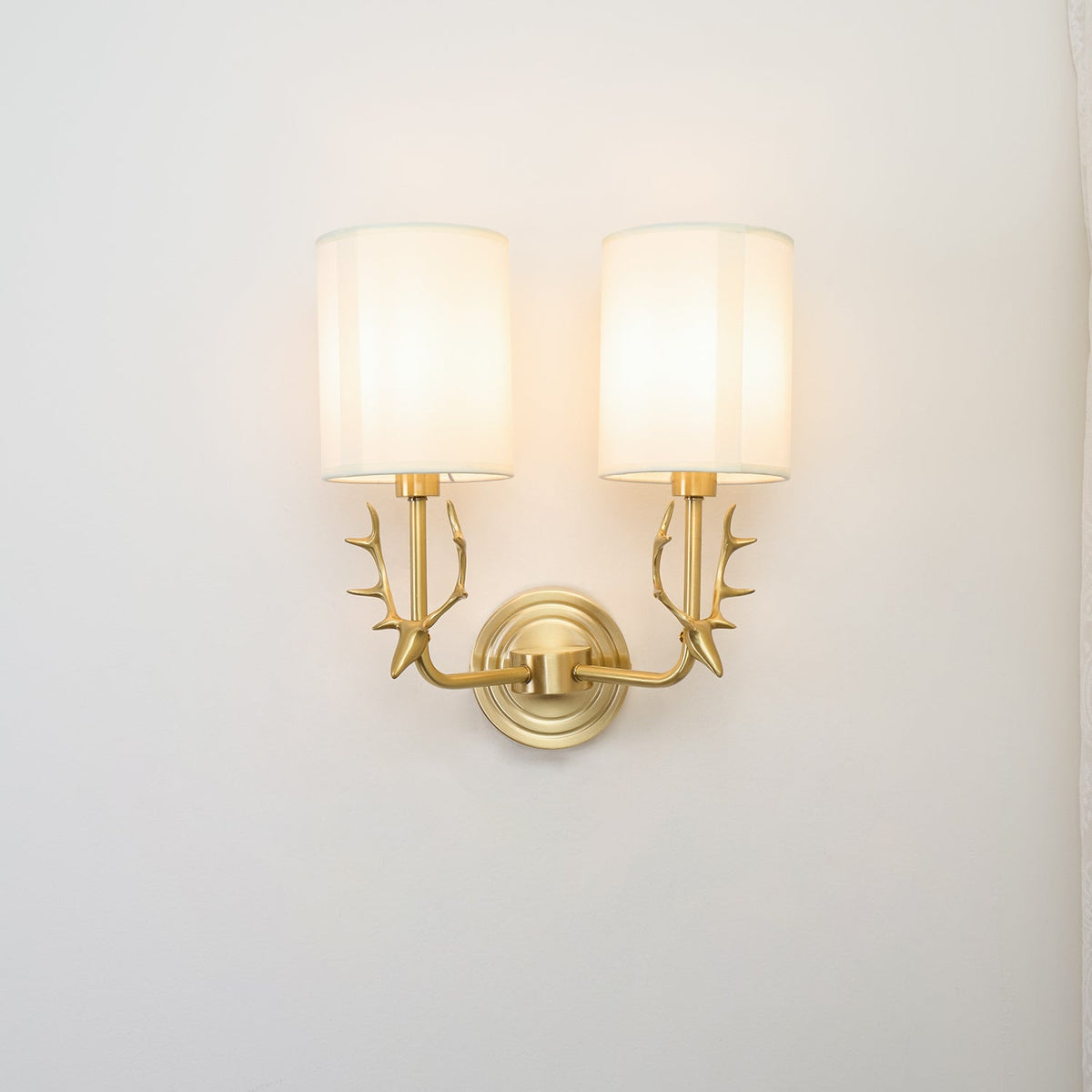 Auriviella aplique de pared elegancia Cabeza de ciervo latón