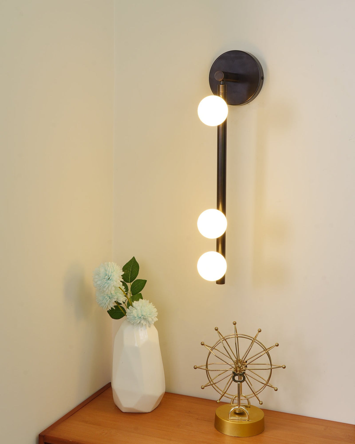 Rory aplique de pared moderno minimalista de tubo en latón y vidrio